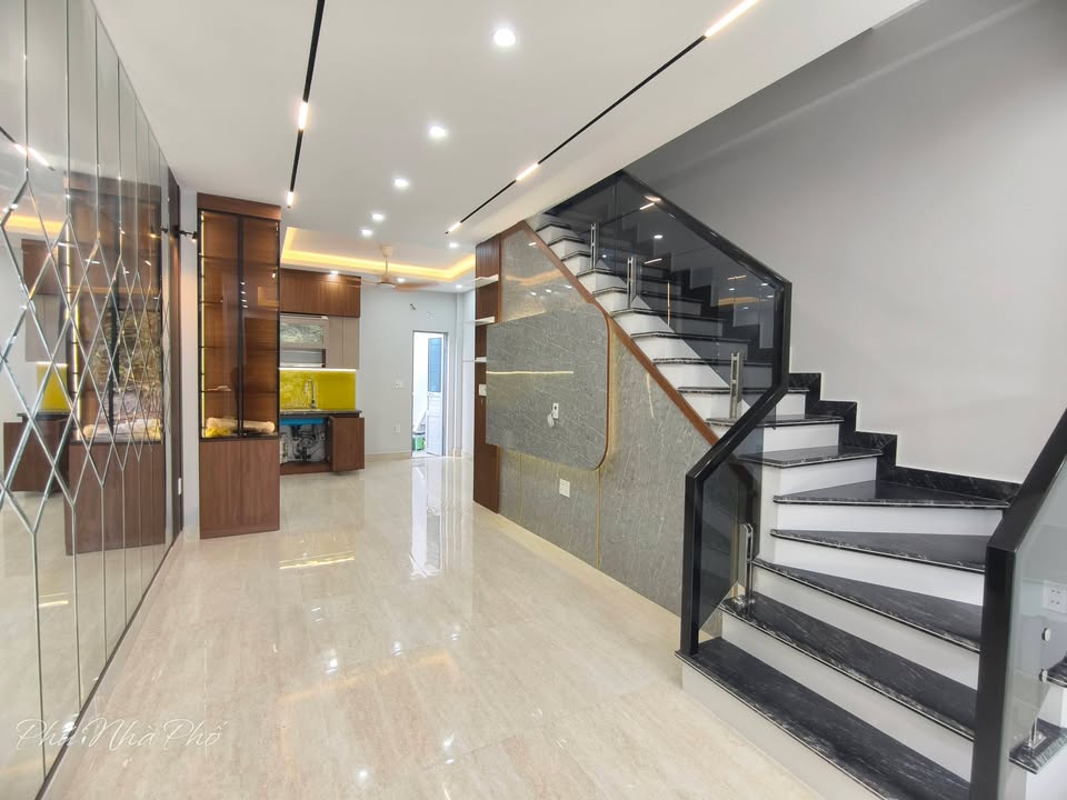 Nhà 3 Tầng 50m² Đường Hùng Vương, Hải Dương - Sổ Đỏ Chính Chủ