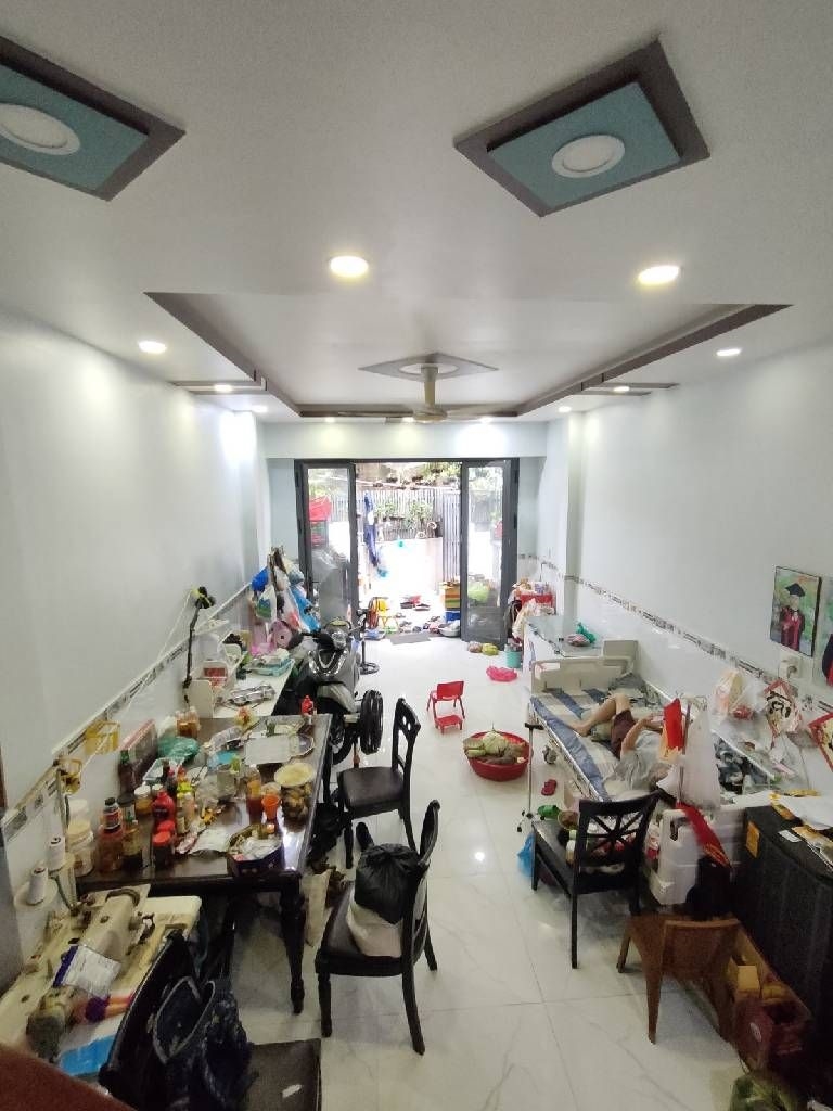 Nhà Riêng Quận 8 130m² - Sổ hồng sẵn, giá tốt hiếm có!