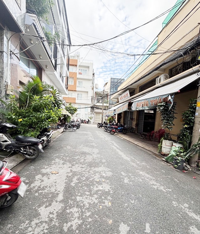 Nhà Lạc Long Quân Tân Bình 56m² - Ô tô vào tận nhà, ở ngay!