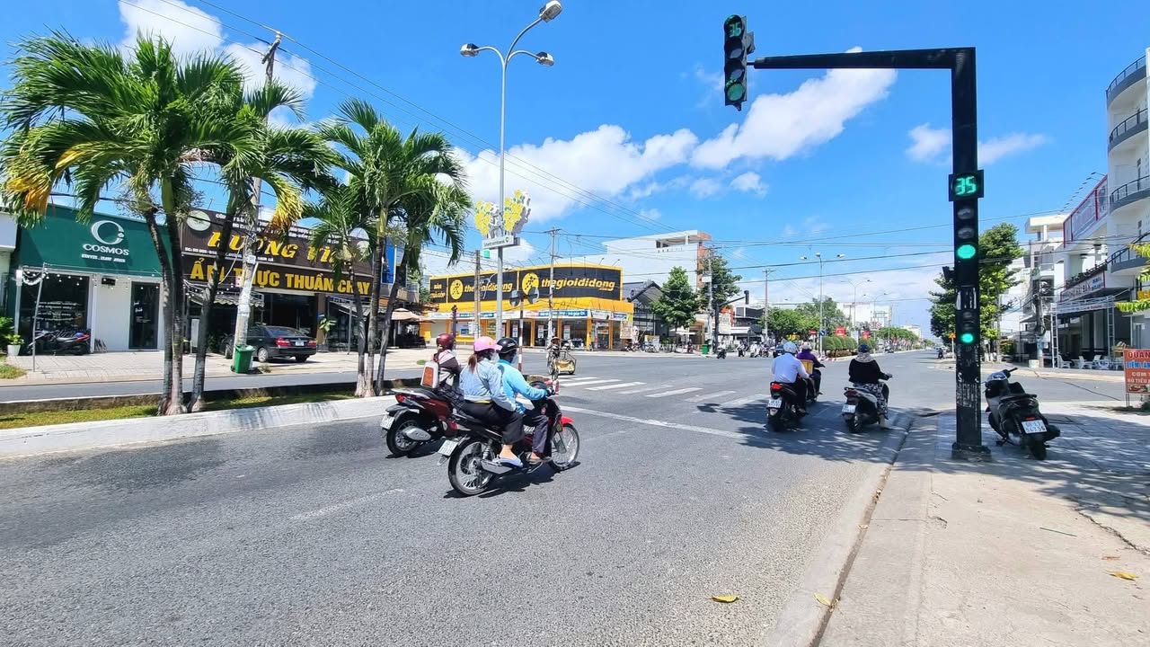 Nhà Mặt Tiền Kinh Doanh Đường 3/2 - Phú Quốc 216m² Giá 10 Tỷ