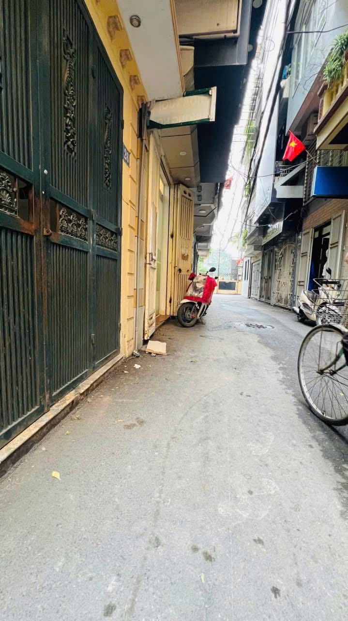 Bán nhà Hoàng Quốc Việt Cầu Giấy 80m² giá 19 tỷ - Ô tô vào tận nhà!