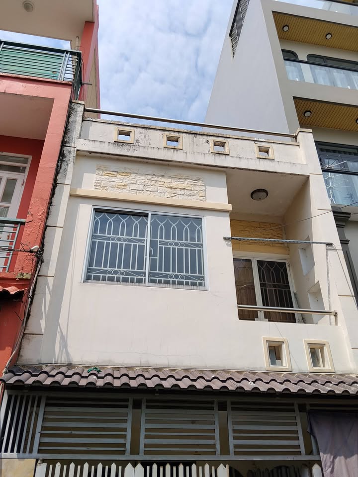 Nhà Riêng Quận Bình Tân 40m² giá 4.4 tỷ - Ô tô vào tận nhà!