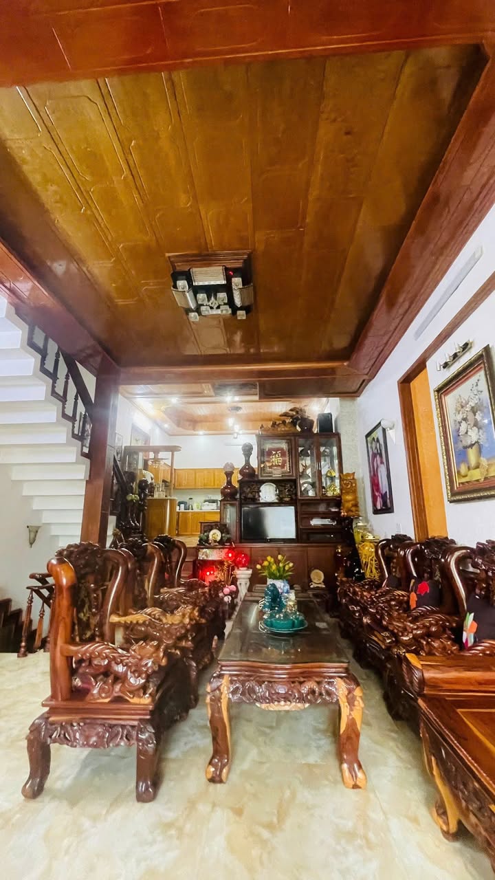 Nhà phố Trần Nhật Duật 82m² - Ô tô vào tận nhà, nội thất gỗ quý