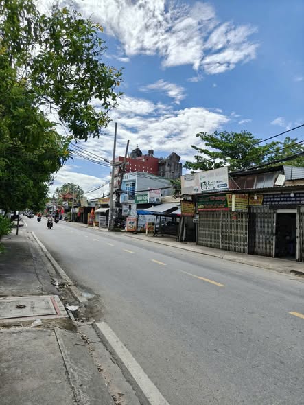 Nhà phố mặt tiền Bùi Công Trừng Hóc Môn 120m² 4.25 tỷ - Vị trí đắc địa