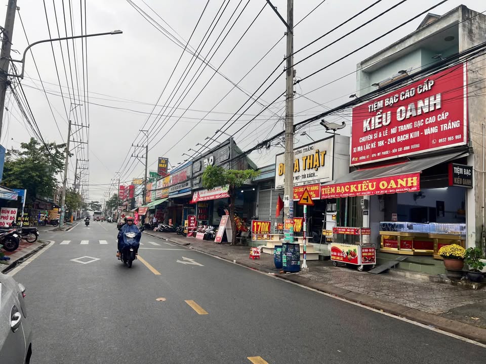 Bán nhà mặt tiền Bến Cát 150m² - Vị trí kinh doanh sầm uất!
