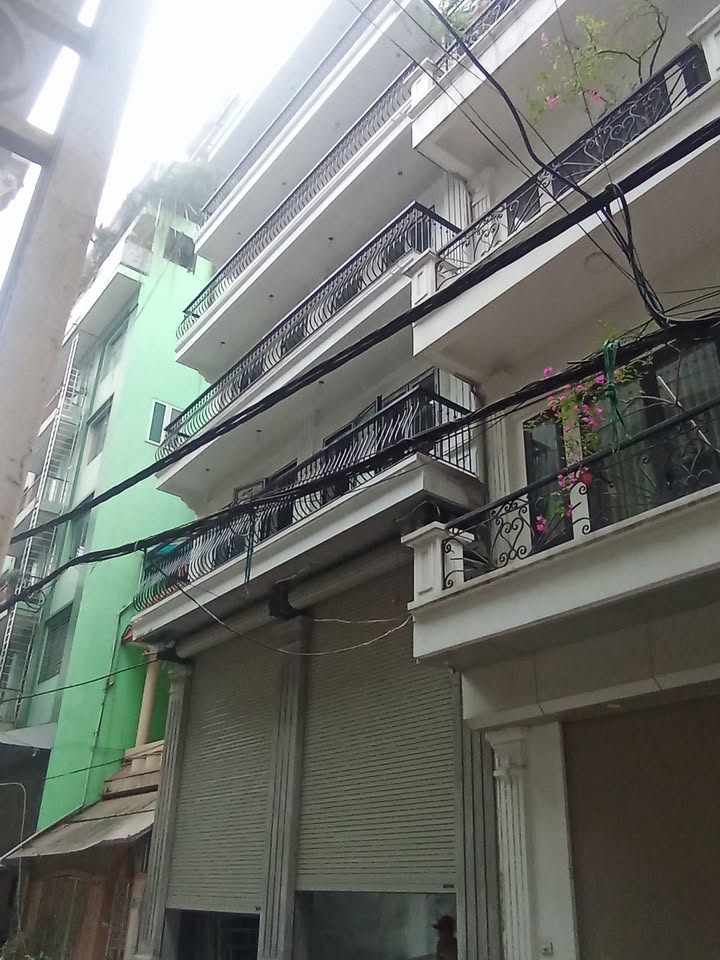 Cho thuê tòa nhà Phố Lạc Trung 130m² - Vị trí trung tâm sầm uất