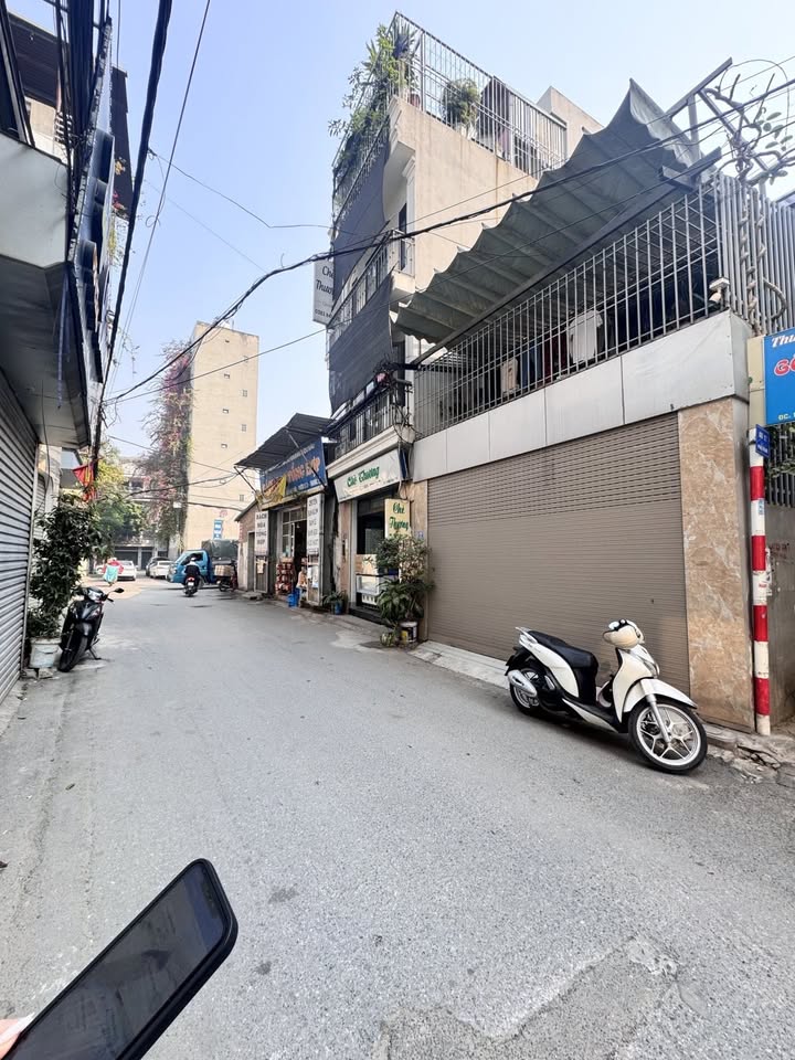 Bán Đất Tặng Nhà C4 Phố Trạm, Long Biên - Lô Góc 71m² - 2 Ô Tô Tránh