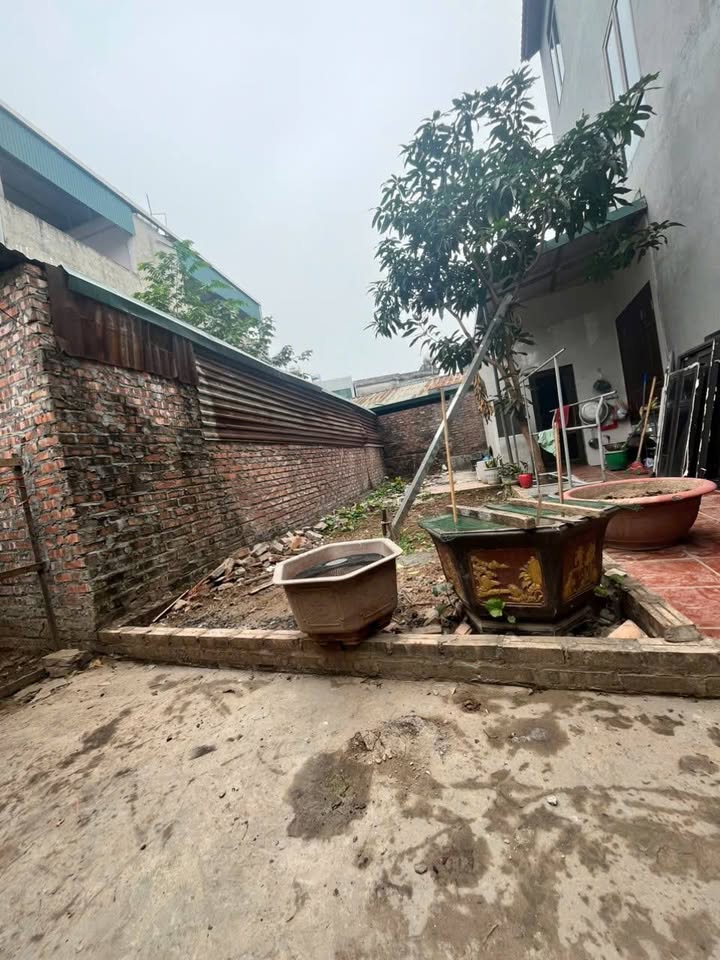 Bán đất Giang Biên, Long Biên 30m² - Vuông vắn, cách ô tô 15m, Sổ đỏ