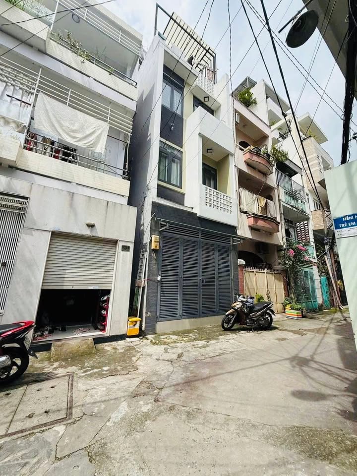 Nhà riêng Hoàng Diệu Phú Nhuận 48m² - Xe hơi đỗ cạnh nhà!