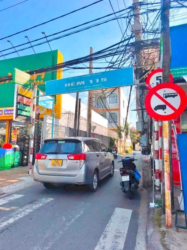 Bán nhà 3 tầng góc 2 mặt tiền CMT8 Bình Thủy - Sẵn sàng ở ngay!