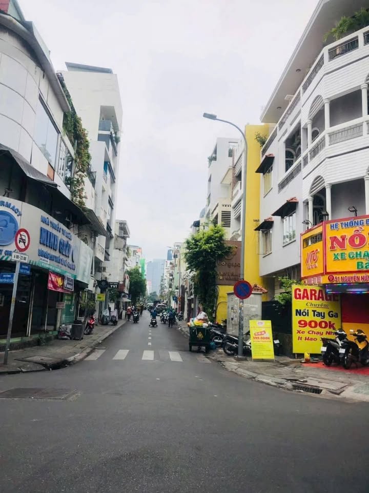 Bán Nhà Mặt Tiền Quận 1 34m² Giá 13 Tỷ - Vị Trí Đắc Địa Kinh Doanh