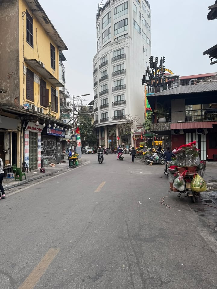 Nhà Mặt Phố Đào Duy Từ Hoàn Kiếm 57m² - Kinh Doanh Đỉnh Cao, Giá 74 Tỷ