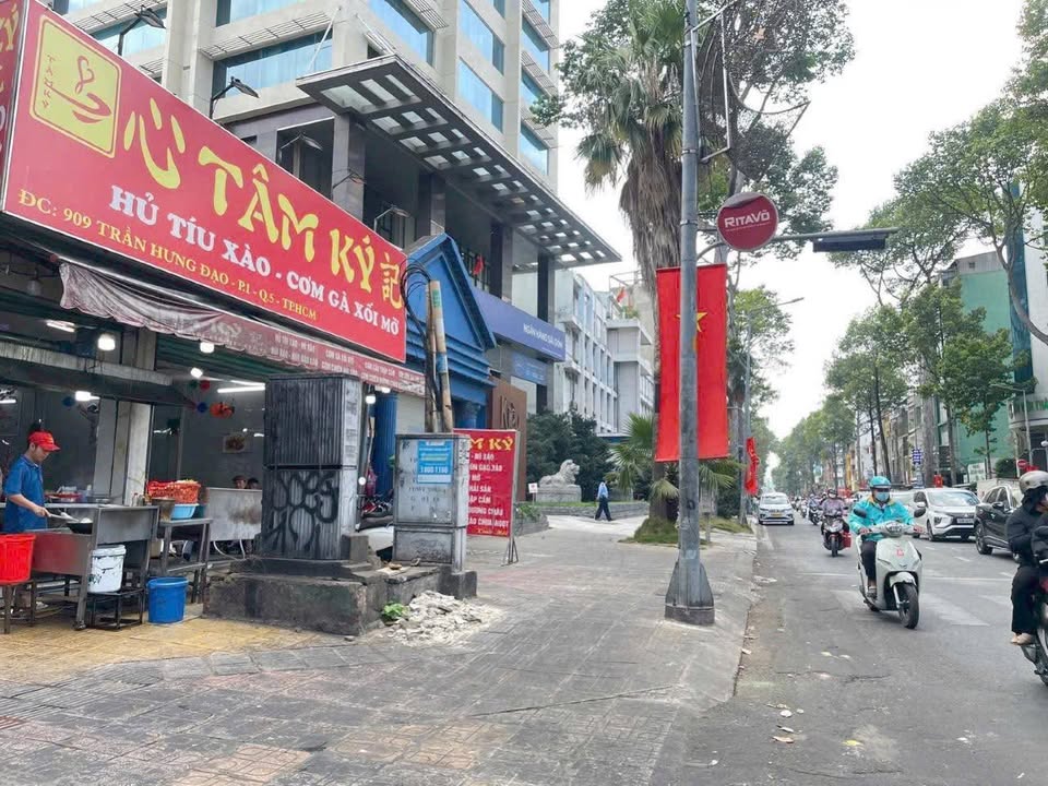 Nhà Phố Trần Hưng Đạo Quận 5 151.6m² - Mặt tiền kinh doanh đắc địa