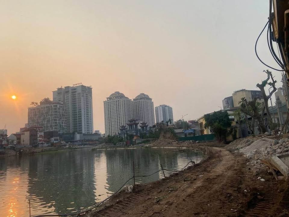 Nhà Phố Âu Cơ Tây Hồ 252m² giá 117 tỷ - Vị trí đắc địa mặt hồ!