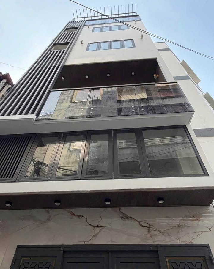 Nhà riêng Cao Đạt Q.5 40m² - Thang máy, ô tô vào tận nhà!