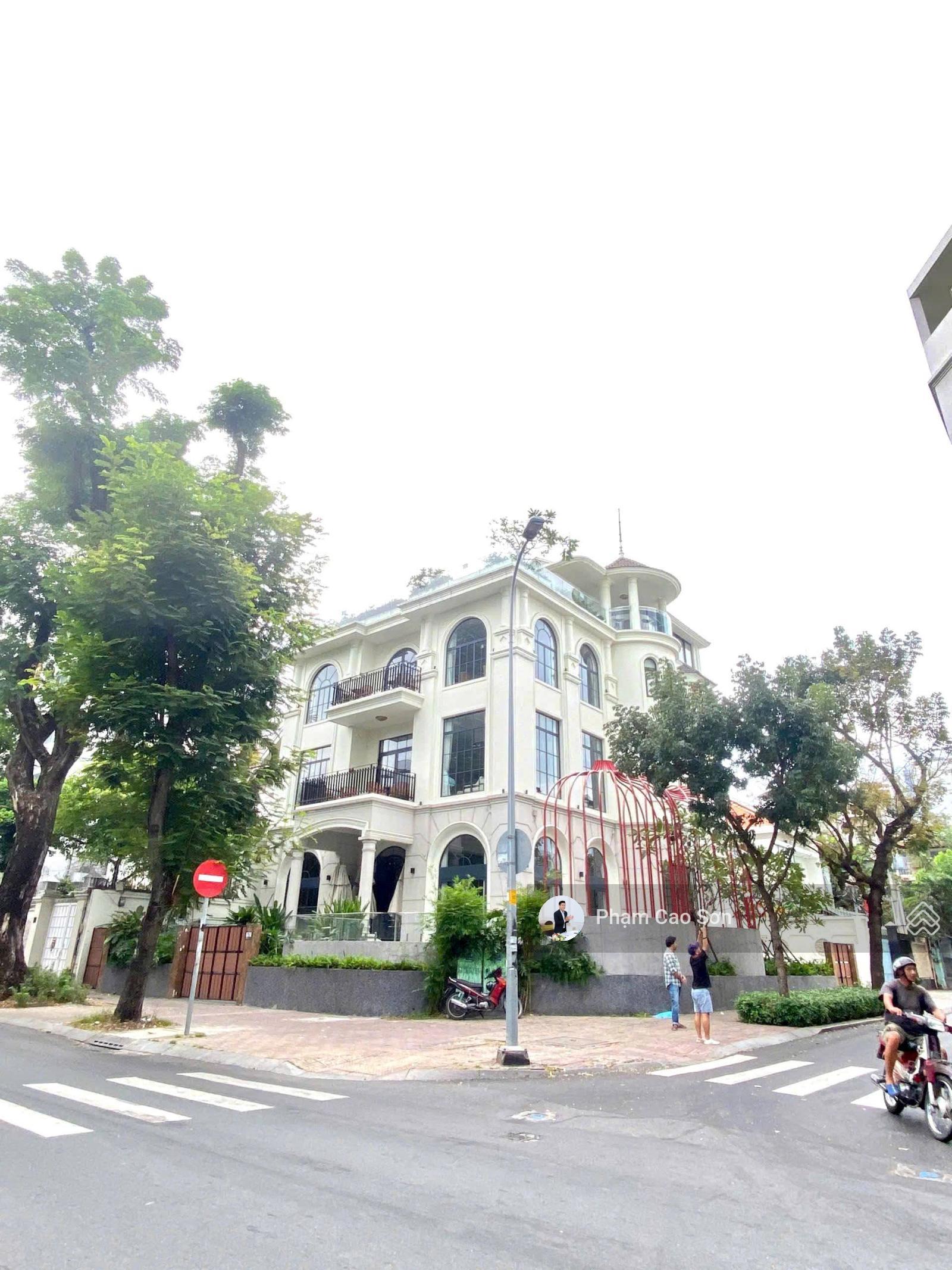 Cho thuê tòa nhà góc 2 mặt tiền Trương Định Quận 3 - 500m² - Vị trí đắc địa