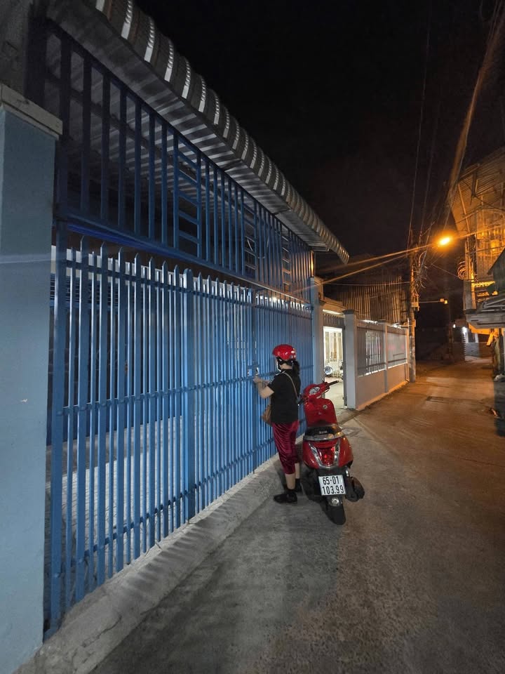 Nhà Nguyên Căn Hẻm 162 Nguyễn Việt Hồng 94m² - Sẵn Sàng Ở Ngay!