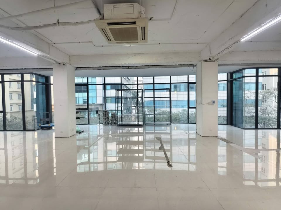 Văn phòng Trần Thái Tông, Cầu Giấy 130m² - Sẵn sàng làm việc!