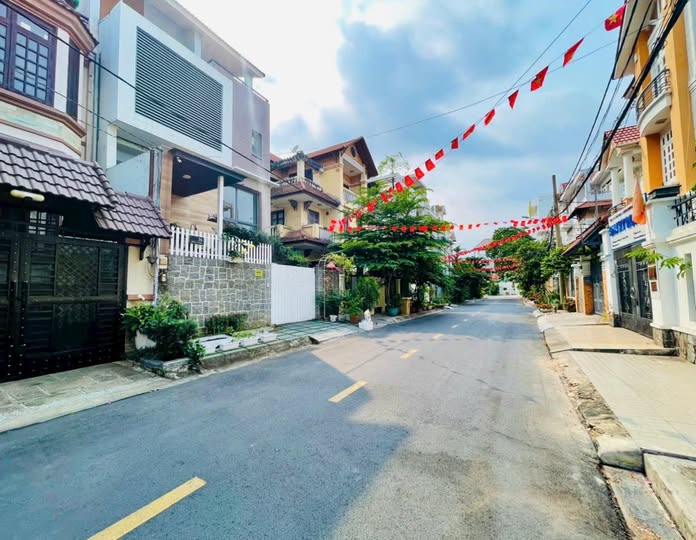 Biệt thự Quận 2 - Trần Não 165m² - Vị trí đẹp giá tốt hiếm có