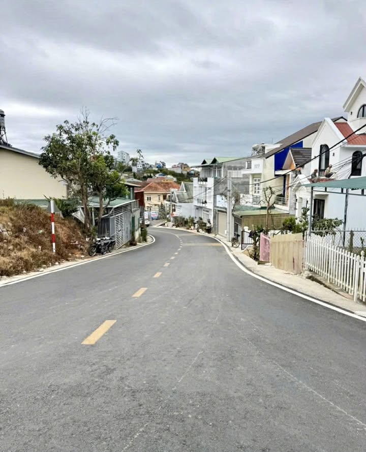 Cho thuê nhà mặt tiền KQH Ngô Quyền Đà Lạt 105m² - Mặt tiền kinh doanh!