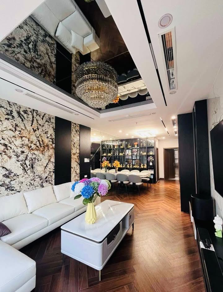 Nhà Phân Lô Mạc Thái Tổ 50m² 7 Tầng Full Nội Thất Luxury - Giá 33 Tỷ