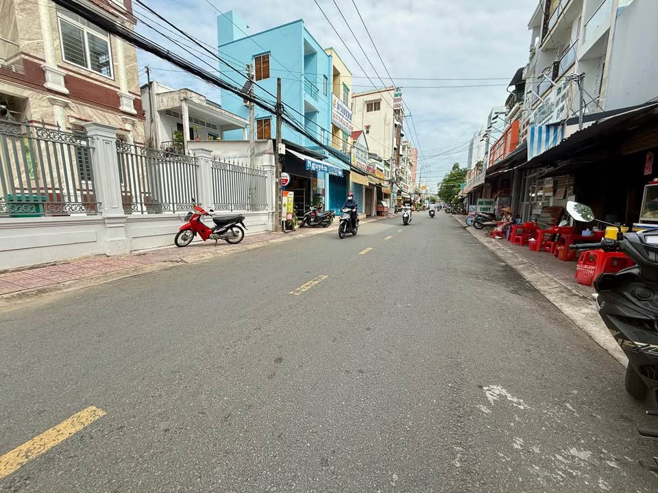 Nhà Mặt Tiền Hùng Vương, Vĩnh Long - 31.5m² Kinh Doanh Đắc Lộc