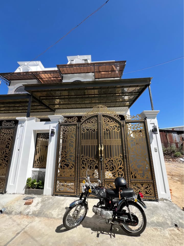 Nhà phố Pleiku 95m² giá 2.25 tỷ - Thiết kế Tân cổ điển đẳng cấp