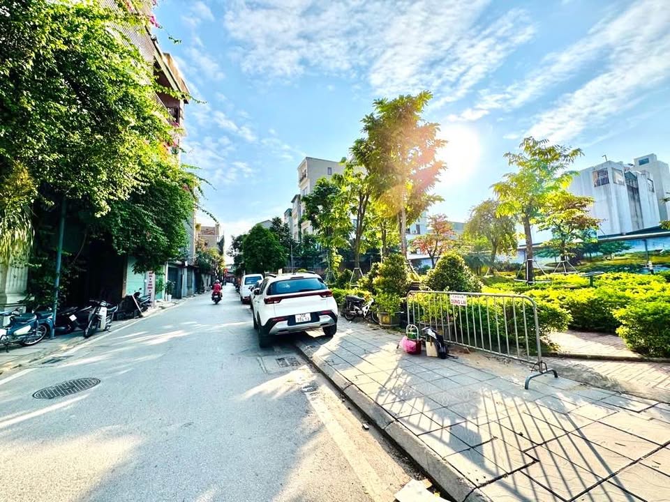 Bán Đất Mặt Phố Trạm Long Biên 120m² - Kinh Doanh Đắc Lợi, Vị Trí Vàng