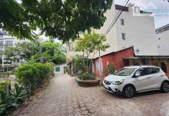 Bán nhà phố Tân Mai 43m² 10.2 tỷ - View hồ, gara ô tô vào nhà!