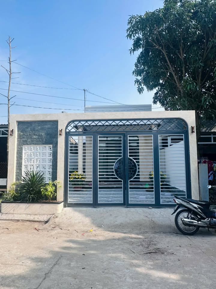 Nhà Mặt Tiền Kinh Doanh Cao Xuân Huy, Rạch Giá - 120m² Giá 1.75 Tỷ