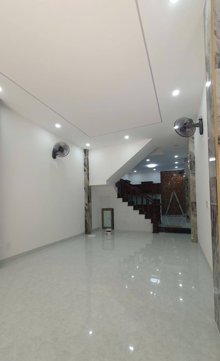 Nhà Riêng Quận Bình Tân 72m² giá 7.88 tỷ - Ô tô vào tận nhà!