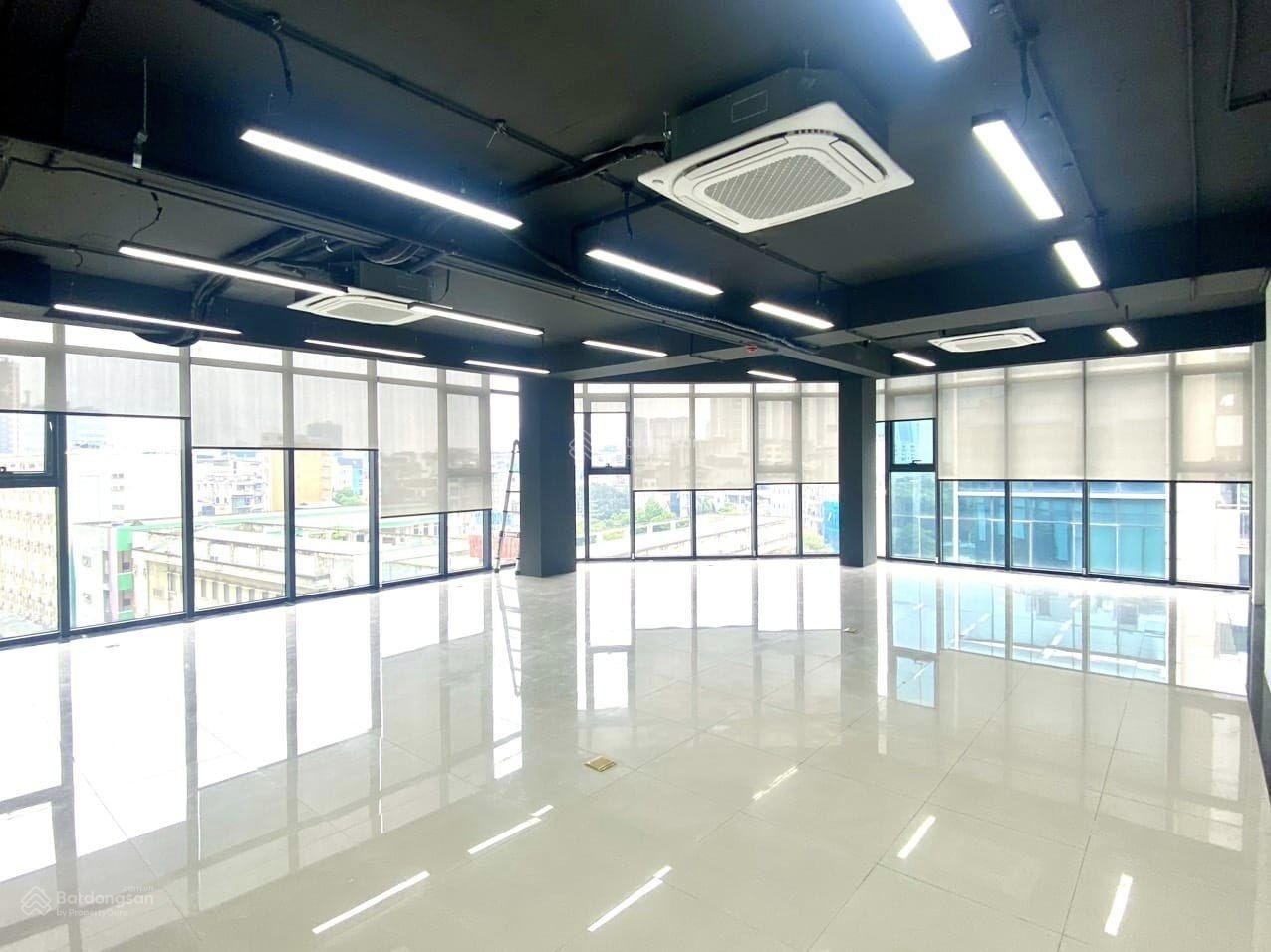 Thuê văn phòng Phố Bà Triệu 100m² - 18 triệu - Vị trí trung tâm!