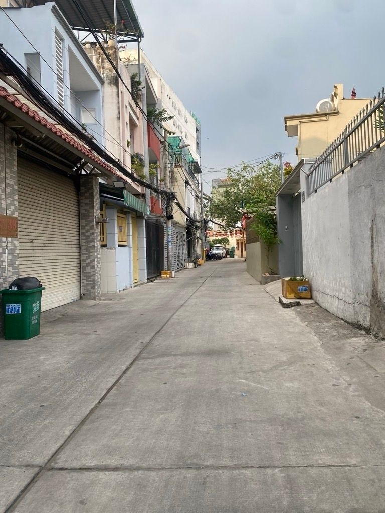 Bán nhà Quận 7 hẻm 35 Bế Văn Cấm 45m² - Xe hơi đỗ cửa!