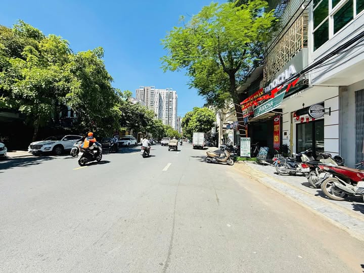 Mặt phố Hạ Yên Quyết - Lô Góc Kinh Doanh Đỉnh Cao 55m², 21.5 Tỷ