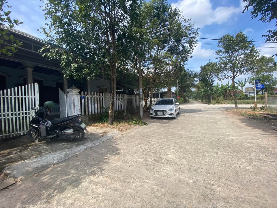 Cho thuê nhà 3 gian KQH Hương Văn 3 triệu - Sân vườn rộng ở ngay!