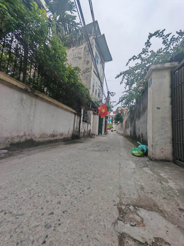 Bán đất tặng nhà Ngọc Thụy 132m² giá 39 tỷ - Vị trí vàng ô tô tránh