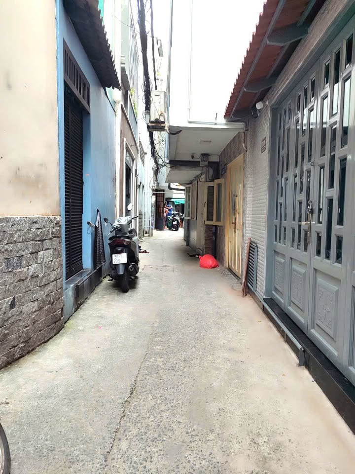 Nhà Phố P.15 Bình Thạnh 18m² giá 4 tỷ - Sổ hồng sẵn, full nội thất!