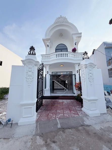 Nhà phố Tân cổ điển Mỹ Tho 100m² giá 2.84 tỷ - Sẵn sàng ở ngay!