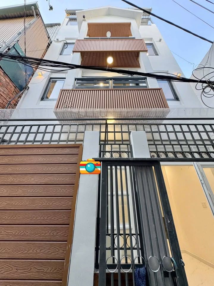 Nhà riêng Huỳnh Văn Bánh Phú Nhuận 33m² hơn 7 tỷ - Vị trí đẹp hiếm có!