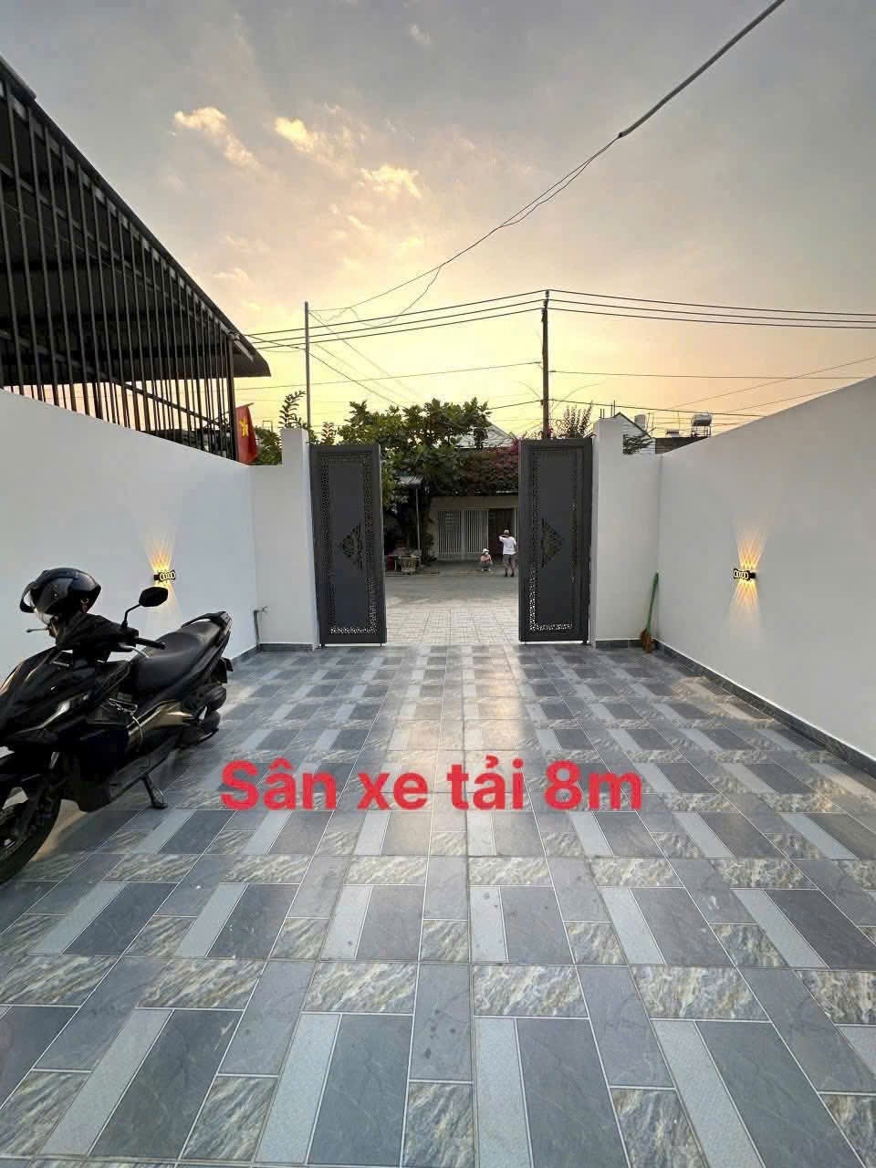 ❤️__GIÁ 4tỷ 500 triệu (Có thương lượng)  hỗ trợ bank lên đến 3tỷ,                                                                                                                BÁN NHÀ SỔ HỒNG RIÊNG 1LẦU 1TRỆT XÂY MỚI 💯 % nằm mặt tiền đường nhựa DX-12 đường thông buôn bán vạn ngành nghề được,nằm cách trung tâm trường học trợ tân phước khánh chỉ 2 cây số tới nhà,                              phường tân phước khánh, Bình dương thành phố hồ Chí Minh