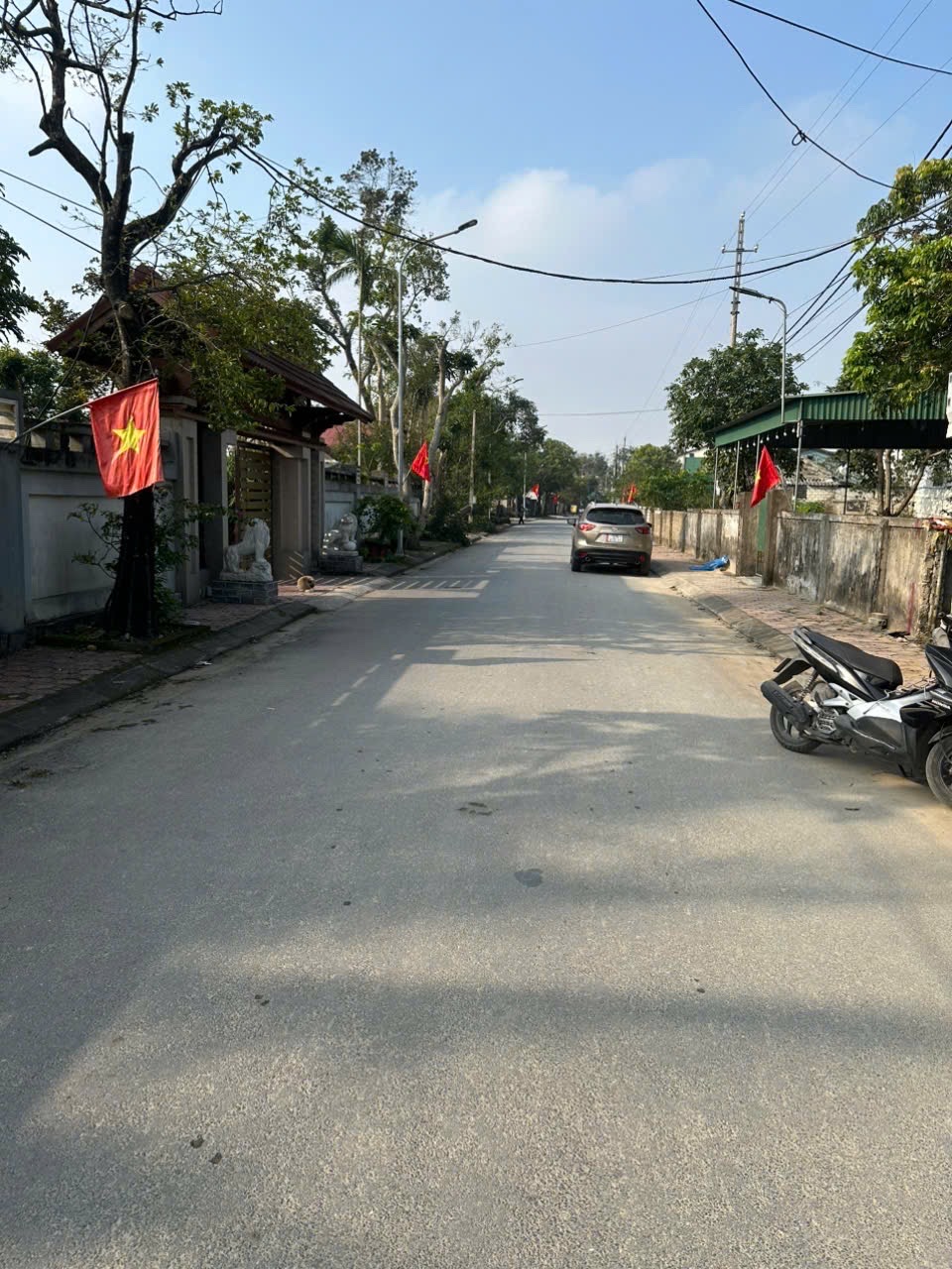 Chính chủ gửi bán lô đất mặt đường Trung Lộc 