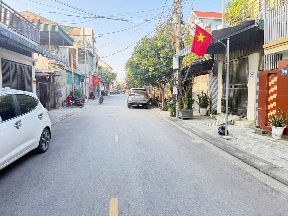 nhà 2 tầng mặt đường yên dũng thượng