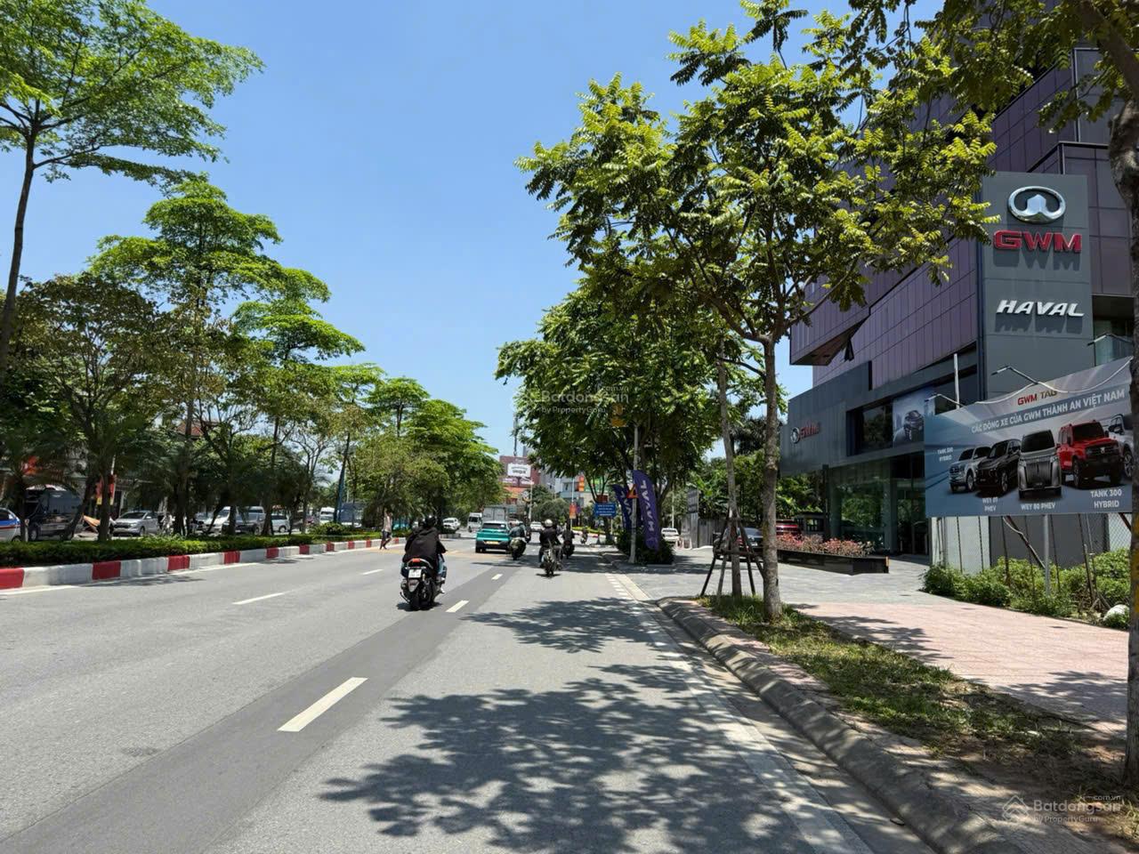 Bán đất mặt phố Cổ Linh 73.5m² - 32.9 tỷ - Vị trí đắc địa kinh doanh ngay