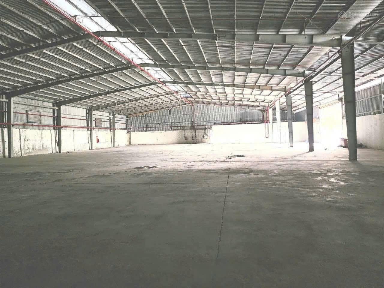 Kho/Xưởng Tân Uyên 4680m² - Hoạt động ngay, giá 425 triệu!