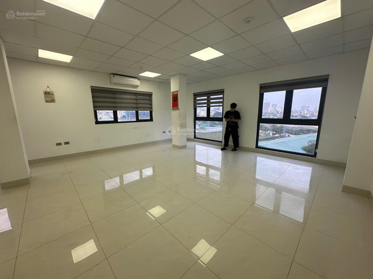 Văn phòng Nguyễn Xiển 80m² - Tòa nhà mới, 2 mặt thoáng, giá tốt