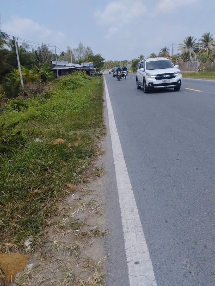 Bán Gấp Đất Mặt Tiền QL60 Bến Tre 750m² Giá 3 Tỷ