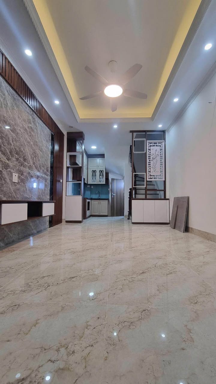 Nhà 36m² Ngã Tư Sở, 6 Tầng, Ô tô sát cửa - Giá 7 tỷ