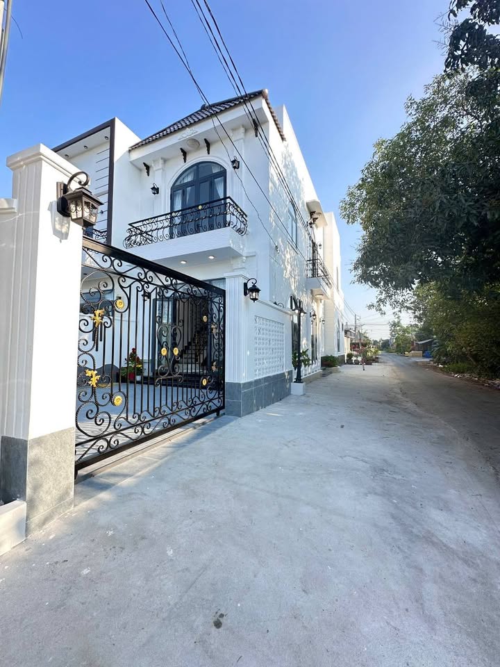 Nhà Lầu Tân Cổ Điển 2 Mặt Tiền 123m² Hoà Thành, Tây Ninh - Giá 2.68 Tỷ