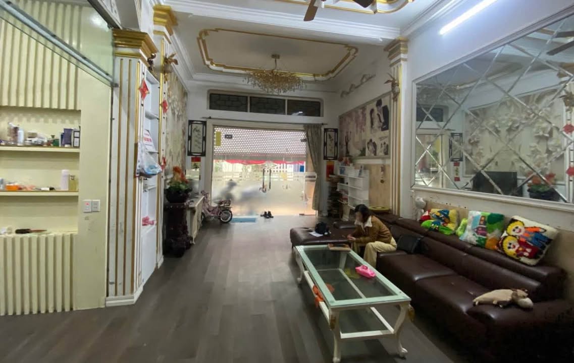 Nhà Phố Cổ Thanh Hóa 72m² - 3 Tầng, 4PN, Ô tô Đỗ Cửa