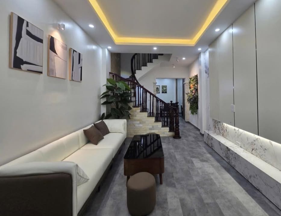 Nhà riêng Cầu Giấy 42m² giá 11 tỷ - Lô góc, ngõ thông, ở ngay!